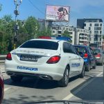 Бял мерцедес ме преследва в живота