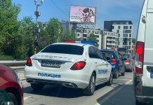 Бял мерцедес ме преследва в живота Бял мерцедес ме преследва в живота