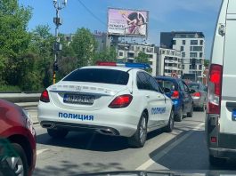 Бял мерцедес ме преследва в живота Бял мерцедес ме преследва в живота