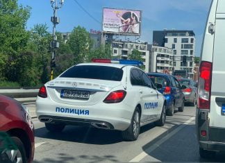 Бял мерцедес ме преследва в живота Бял мерцедес ме преследва в живота