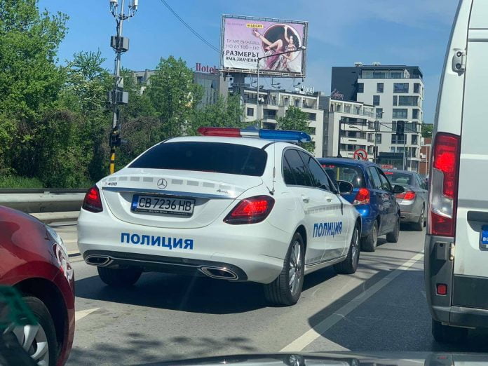 Бял мерцедес ме преследва в живота