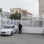 Бял мерцедес ме преследва в живота