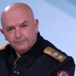 Метаморфозата на генерала от пагона към костюма