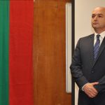 Метаморфозата на генерала от пагона към костюма