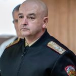 Метаморфозата на генерала от пагона към костюма