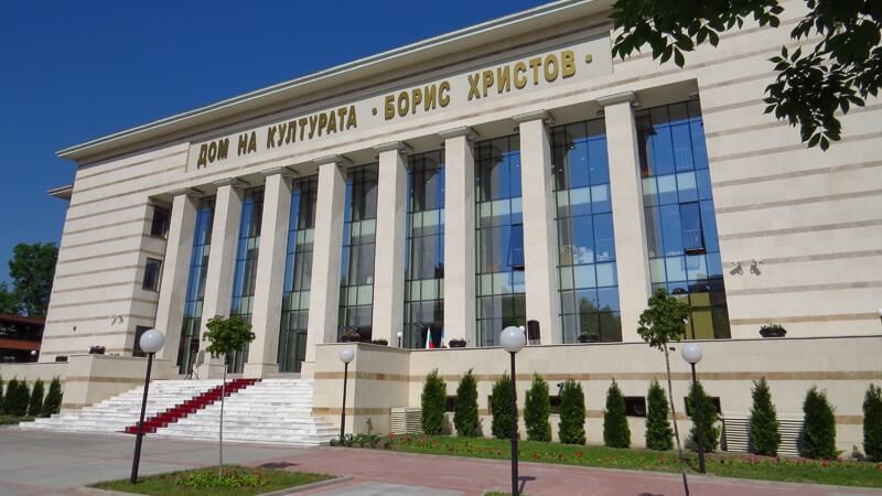 На живо решават съдбата на Хуманитарната гимназия