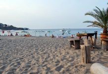 Скандално! “Евтини” барбарони на български плаж СНИМКИ