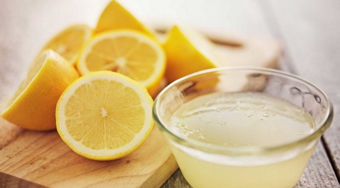 Защо е нужно да пием топла вода с лимонов сок?