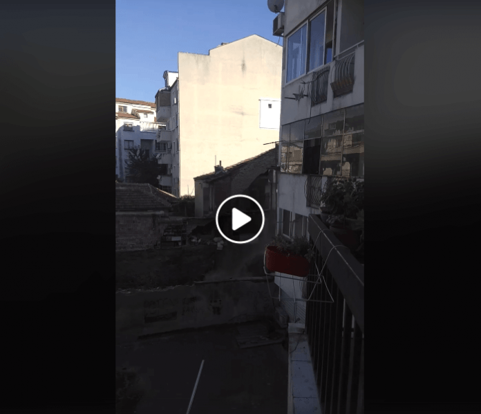Видео позаква, как пропада къща в Пловдив