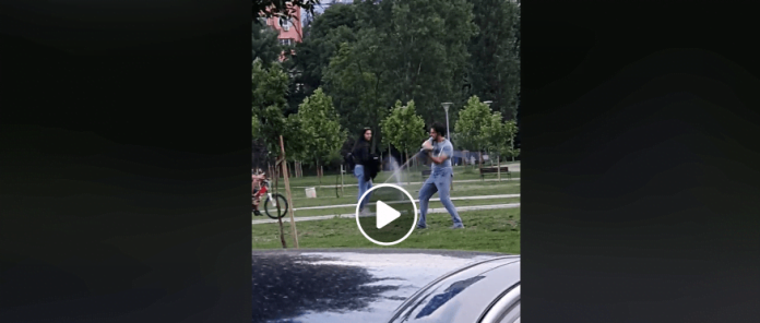 Конан Варварина беше забелязан да върти меч в София
