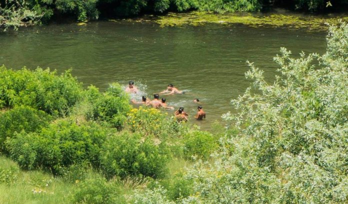 Хората на Пловдив откриха летния сезон 2020 в Марица Хората на Пловдив откриха летния сезон 2020 в Марица