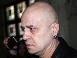 Слави Трифонов пред инфаркт! Близките му се прибират от чужбина