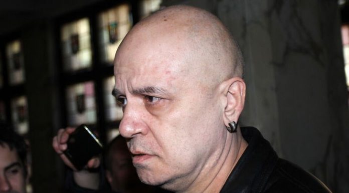 Слави Трифонов пред инфаркт! Близките му се прибират от чужбина