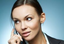 Виц: Секси женски глас по телефона жена говори по телефона