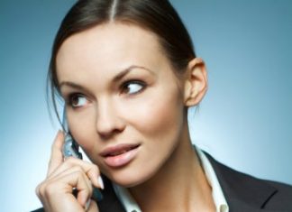 Виц: Секси женски глас по телефона жена говори по телефона