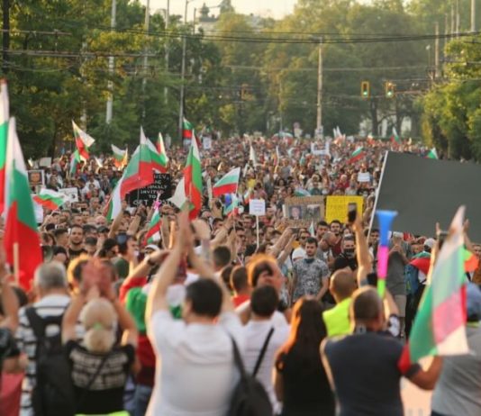 България има нужда от човеци, а не от политици България има нужда от човеци, а не от политици