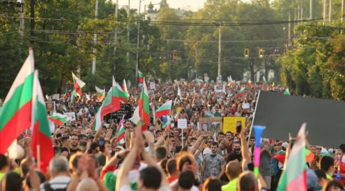 България има нужда от човеци, а не от политици България има нужда от човеци, а не от политици