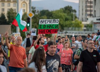 Протести Пловдив: Времето е в нас и ние сме в него Протести Пловдив: Времето е в нас и ние сме в него