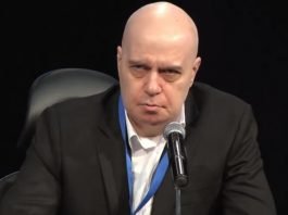 Край с 7/8 TV? Хората на Слави в паника СНИМКА Край с 7/8 TV? Хората на Слави в паника СНИМКА