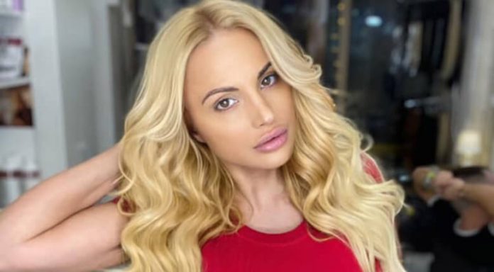 Чалга певица втрещи на плажа с тази СНИМКА 18+