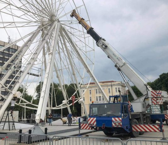 Площад “Централен” унищожен от варненска фирма Площад "Централен" унищожен от варненска фирма