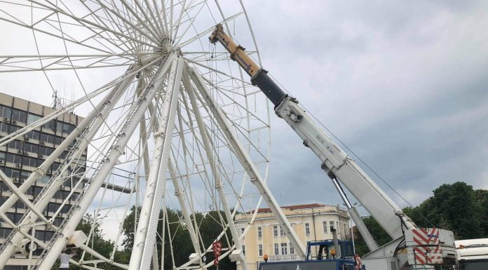 Площад “Централен” унищожен от варненска фирма Площад "Централен" унищожен от варненска фирма