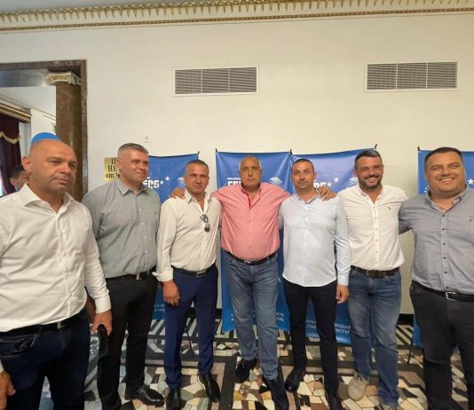 Кандидат за депутат и кмет на ГЕРБ блъска съграждани Кандидат за депутат и кмет на ГЕРБ блъска съграждани