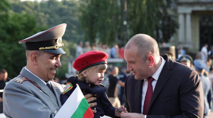 Румен Радев: Изборите на 14 ноември ще бъдат 2 в 1 Румен Радев: Изборите на 14 ноември ще бъдат 2 в 1