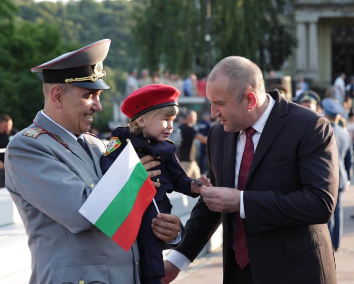 Румен Радев: Изборите на 14 ноември ще бъдат 2 в 1 Румен Радев: Изборите на 14 ноември ще бъдат 2 в 1