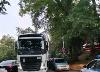 ТИР заседна в неправилно спрели коли на Бунарджика ТИР заседна в неправилно спрели коли на Бунарджика