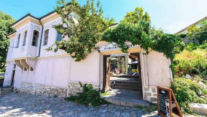 Граждански клуб: Сдружение или заведение в Пловдив? Граждански клуб: Сдружение или заведение в Пловдив?