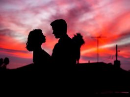 10 неща, които просто не са ОК, когато сте във връзка 10 неща, които просто не са ОК, когато сте във връзка