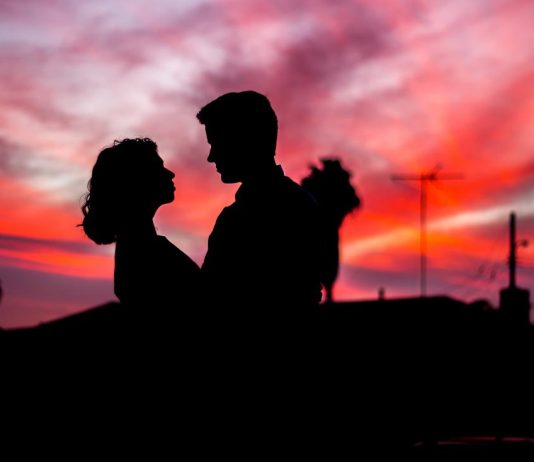 10 неща, които просто не са ОК, когато сте във връзка 10 неща, които просто не са ОК, когато сте във връзка