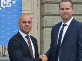 Кмет остави десетки деца без подаръци на коледно тържество Кмет остави десетки деца без подаръци на коледно тържество