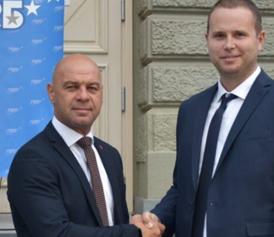 Кмет остави десетки деца без подаръци на коледно тържество Кмет остави десетки деца без подаръци на коледно тържество