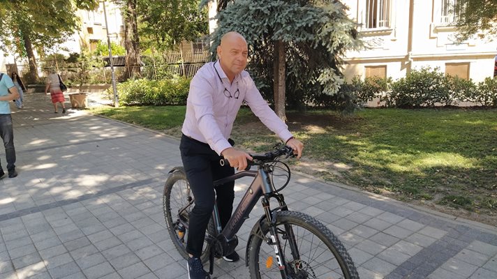 Кметът купува 100-октанов бензин за 1 450 000 лв на общината